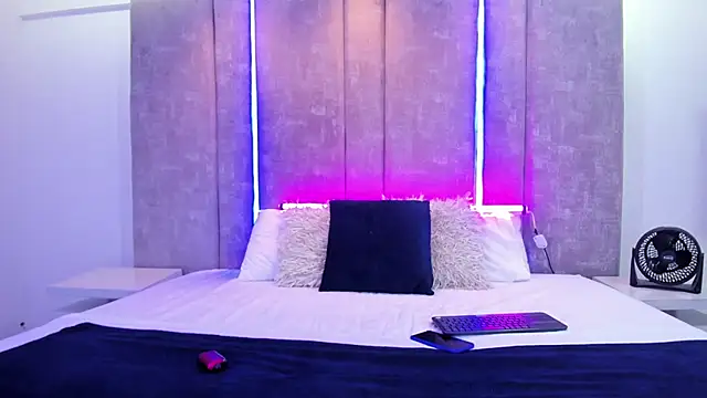 Larabrooks online show from 22, 1, 2025