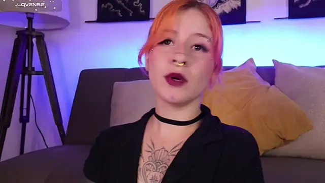 Snapshot of Daarlene chatting on 8, 11, 2025 Daarlene online show from 8, 11, 2025