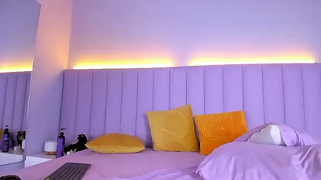 cute nahiabe online show from 3, 12, 2024