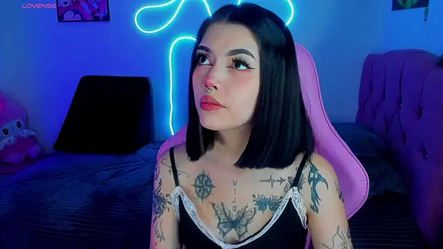 adri tom44 online show from 4, 12, 2024