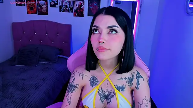 adri tom44 online show from 17, 2, 2025