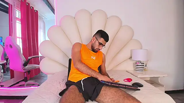 Ethan  Walker online show from 24, 2, 2025