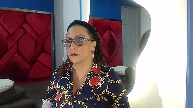 EvaMills1 online show from 30, 1, 2025