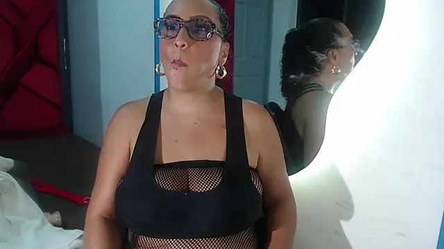 EvaMills1 online show from 1, 2, 2025