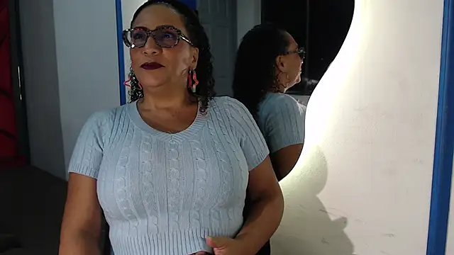 EvaMills1 online show from 5, 2, 2025