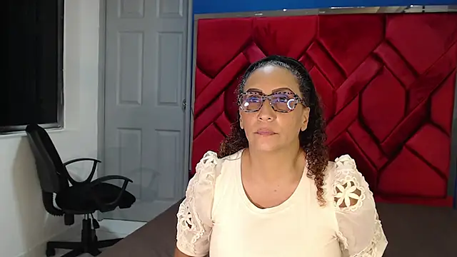 EvaMills1 online show from 18, 2, 2025