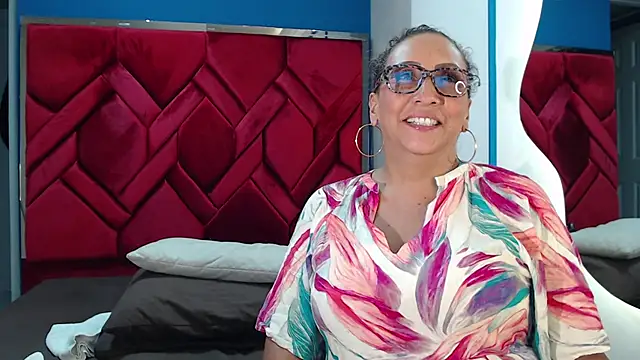 EvaMills1 online show from 20, 2, 2025