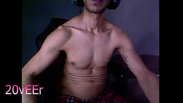 Snapshot of 20vEEr chatting on 13, 10, 2025 20vEEr online show from 13, 10, 2025