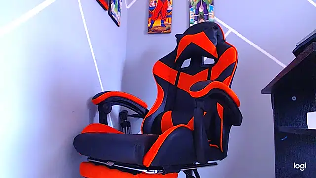 Snapshot of ADAM_HOT chatting on 27, 10, 2025 ADAM HOT online show from 27, 10, 2025