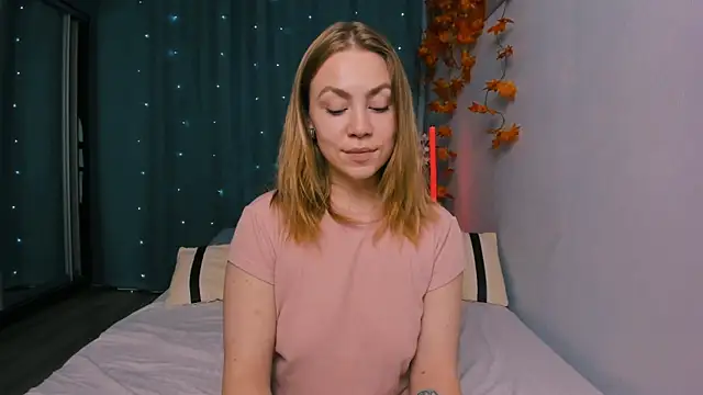 InsatiableFoxX online show from 23, 10, 2025