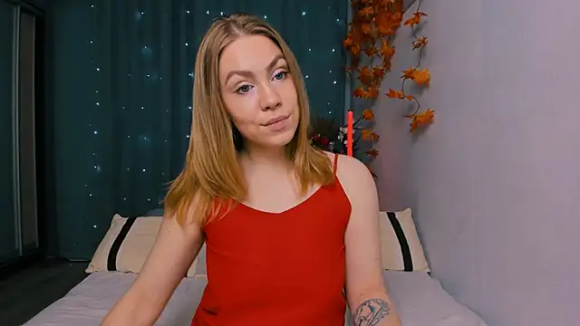 InsatiableFoxX online show from 30, 10, 2025