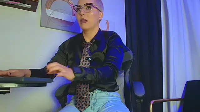 Snapshot of Camila_Chainn chatting on 13, 10, 2025 Camila Chainn online show from 13, 10, 2025