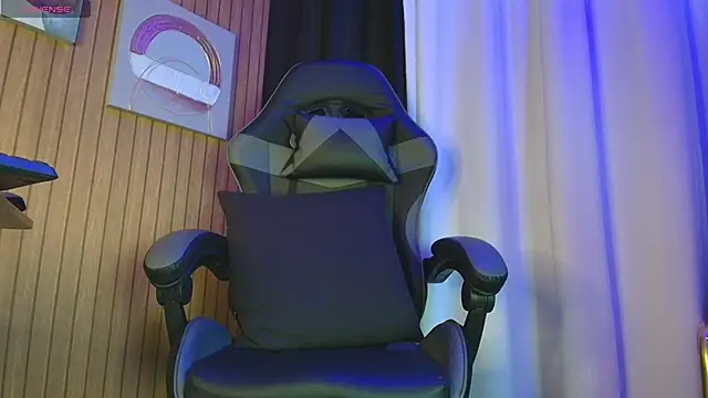 Snapshot of Camila_Chainn chatting on 15, 11, 2025 Camila Chainn online show from 15, 11, 2025