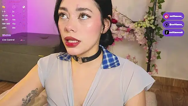 Snapshot of Soffimoon_ chatting on 11, 10, 2025 Soffimoon  online show from 11, 10, 2025