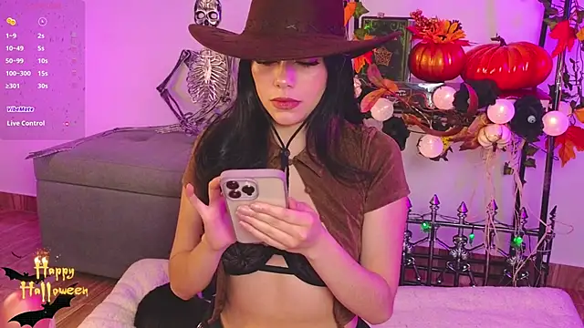 Snapshot of Soffimoon_ chatting on 18, 10, 2025 Soffimoon  online show from 18, 10, 2025