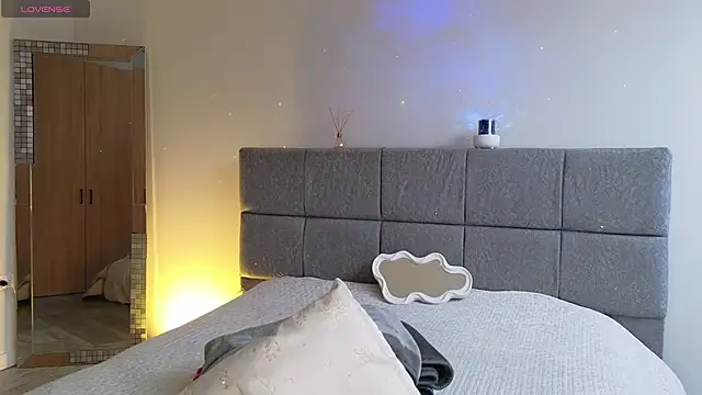 Soffimoon  online show from 13, 4, 2026