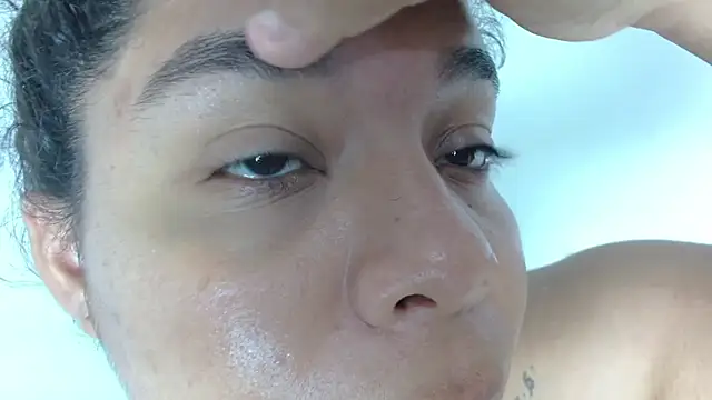 yulissa18 online show from 11, 1, 2025