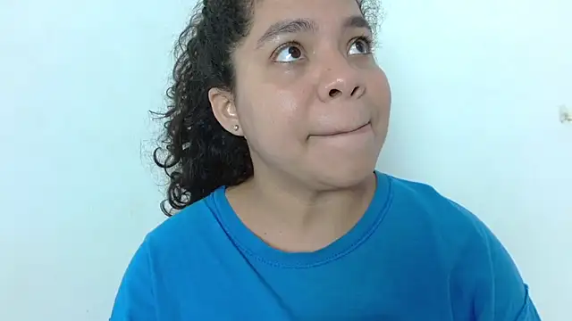 yulissa18 online show from 9, 3, 2025