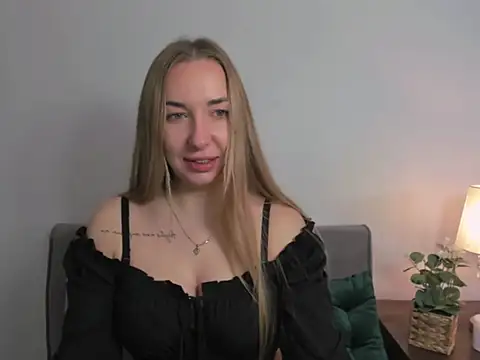 Snapshot of AriaDesire chatting on 25, 1, 2025 AriaDesire online show from 25, 1, 2025