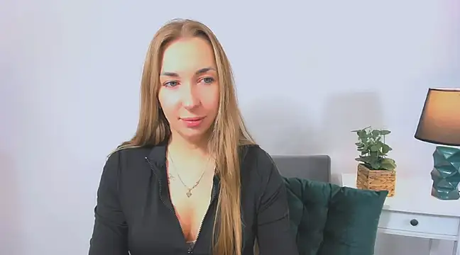 Snapshot of AriaDesire chatting on 8, 3, 2025 AriaDesire online show from 8, 3, 2025