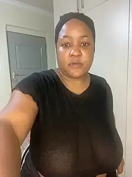 Snapshot of Missmoox24 chatting on 29, 10, 2025 Missmoox24 online show from 29, 10, 2025