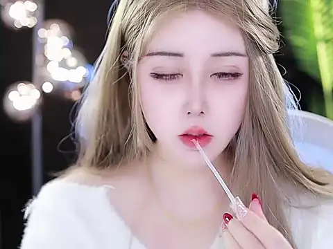 Qiaoqiao  online show from 10, 3, 2025