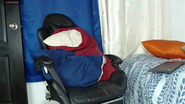 tizziano castillo  online show from 13, 3, 2025