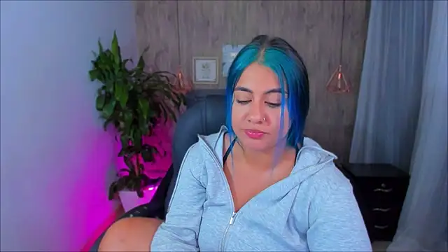 Snapshot of Xisu_ chatting on 2, 12, 2024 Xisu online show from 2, 12, 2024