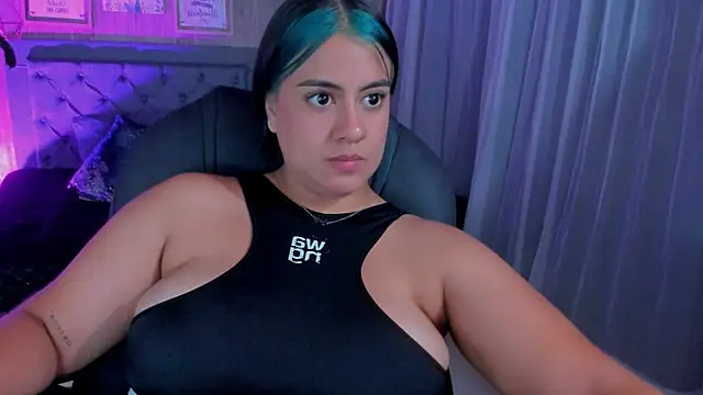 Snapshot of Xisu_ chatting on 5, 12, 2024 Xisu online show from 5, 12, 2024