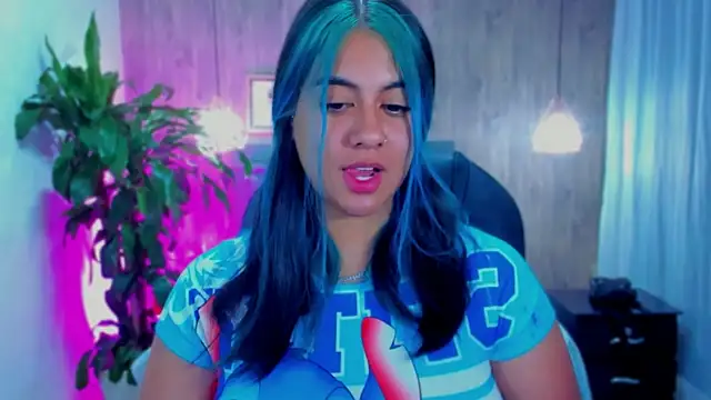 Snapshot of Xisu_ chatting on 19, 12, 2024 Xisu online show from 19, 12, 2024