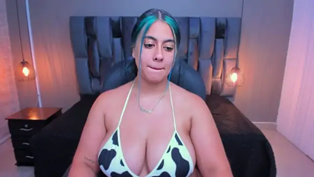 Snapshot of Xisu_ chatting on 22, 12, 2024 Xisu online show from 22, 12, 2024