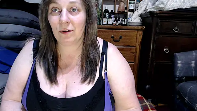 ladyscarlotta online show from 8, 3, 2025