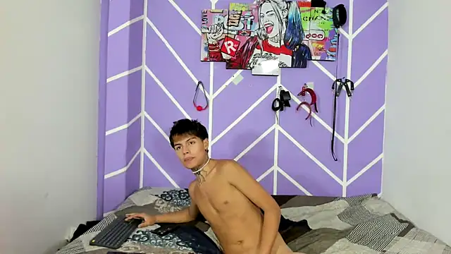 Snapshot of Fresahot2005 chatting on 10, 12, 2024 Fresahot2005 online show from 10, 12, 2024