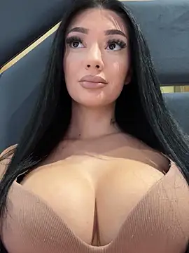 Snapshot of amirahylerr chatting on 6, 10, 2025 amirahylerr online show from 6, 10, 2025