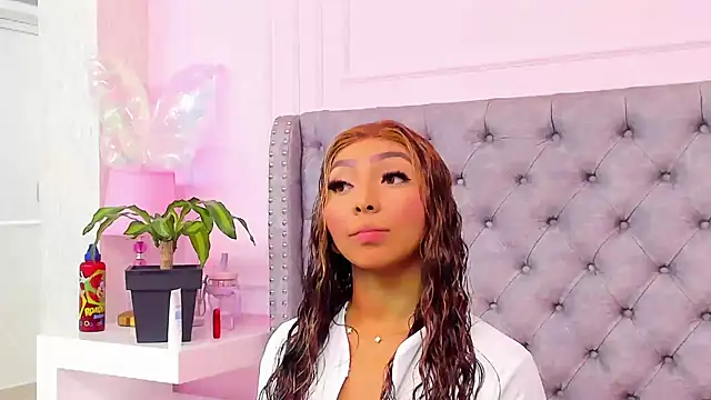 HaileeRoberts online show from 17, 4, 2026