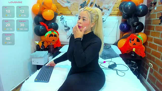 Snapshot of Dulcex69 chatting on 14, 10, 2025 Dulcex69 online show from 14, 10, 2025