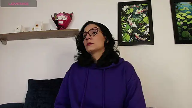 Elliee  online show from 21, 3, 2026