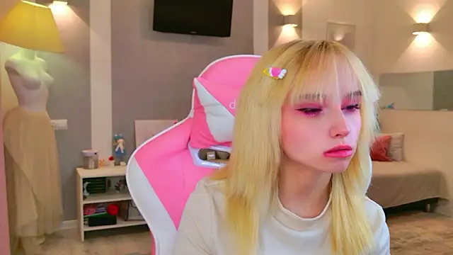 b4by LoL1 online show from 22, 2, 2026