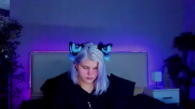 JoannLowe online show from 30, 1, 2025