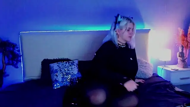 JoannLowe online show from 10, 3, 2025