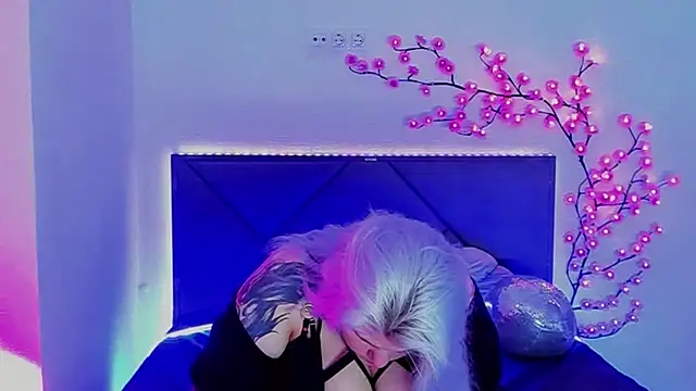 JoannLowe online show from 22, 3, 2026