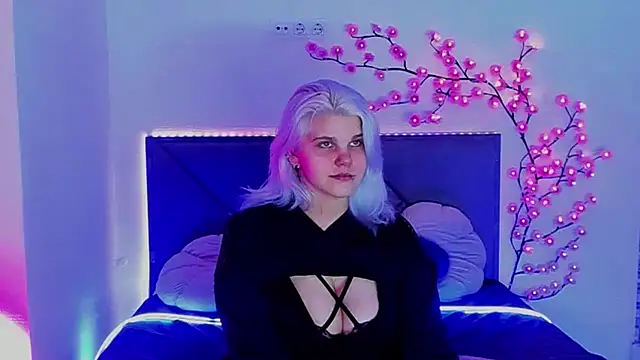 JoannLowe online show from 17, 4, 2026