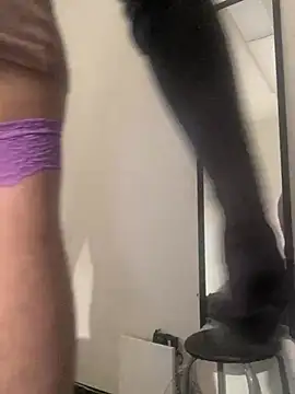 Snapshot of MiamiBang chatting on 4, 1, 2025 MiamiBang online show from 4, 1, 2025