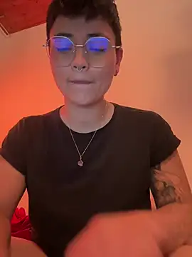 Ashley Chriss online show from 8, 1, 2025