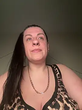 Evelinia online show from 9, 4, 2026