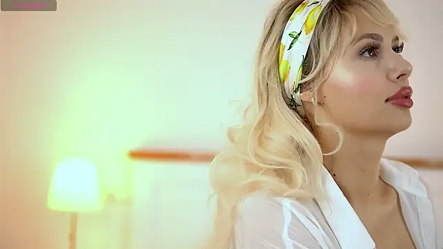 Snapshot of AdelineKing chatting on 12, 10, 2025 AdelineKing online show from 12, 10, 2025