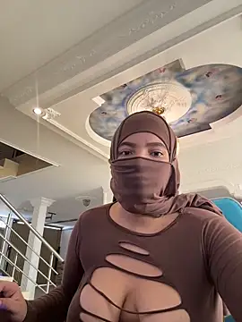 malak nanyy online show from 4, 4, 2026