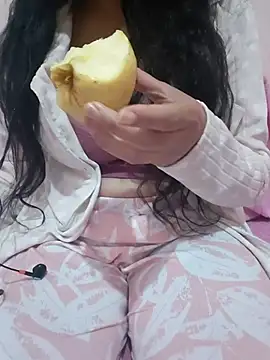 Snapshot of Liyan- chatting on 24, 11, 2025 Liyan- online show from 24, 11, 2025