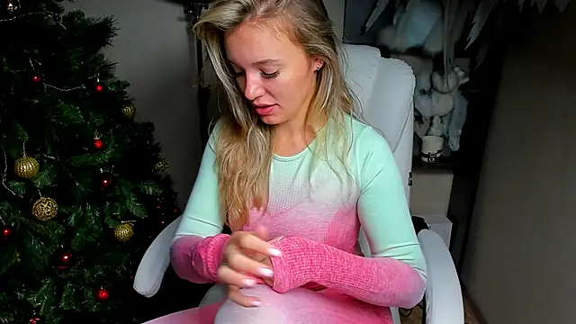 foxy blond online show from 4, 12, 2025