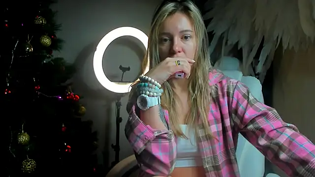 Snapshot of foxy_blond chatting on 22, 12, 2025 foxy blond online show from 22, 12, 2025